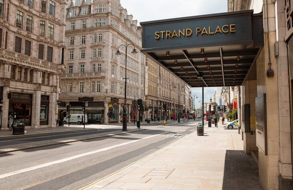 Entrada Strand Palace